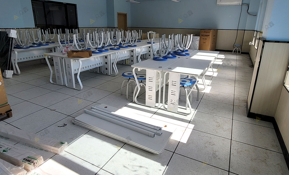 西安眾鑫機(jī)房防靜電地板 有邊防靜電地板刨面圖.jpg